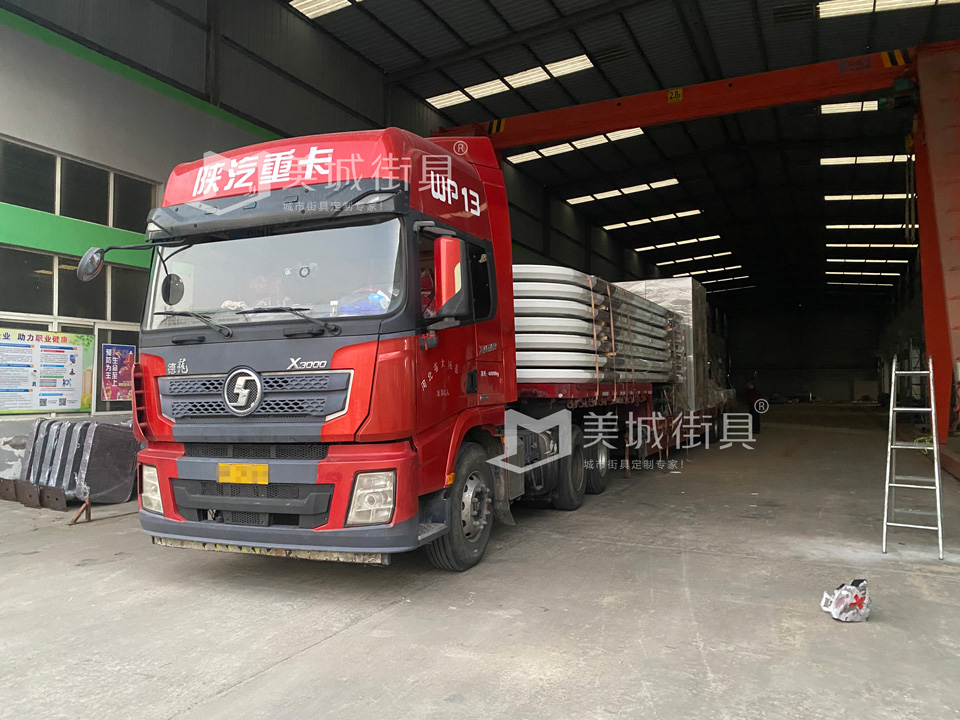 北京公(gōng)交候車(che)亭髮(fa)貨